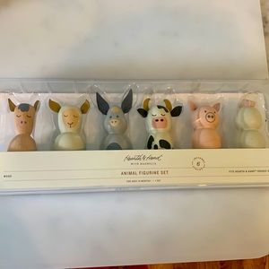 Hearth & Hard Figurine Set